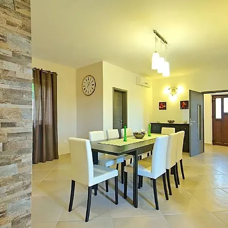 Villa Mira