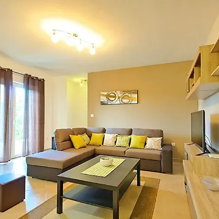 Mira Villa