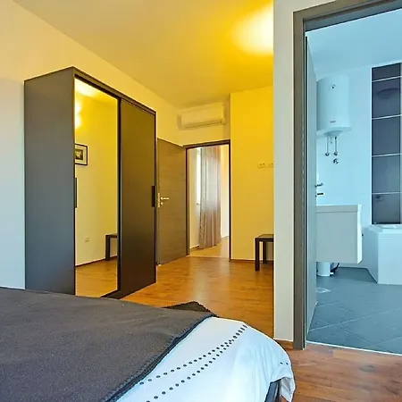 Mira Villa *