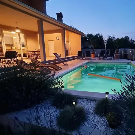 Villa Mira